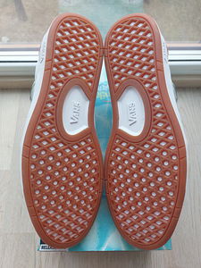 Uued Tossud VANS Sponge Bob (EU 45) (4 foto / 5)