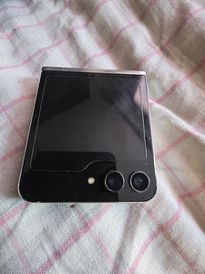 Samsung Galaxy flip5 (1 foto / 4)