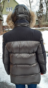 Moncler пуховик (3 фото из 4)