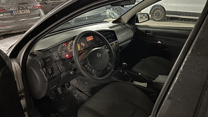 Opel Omega 2.2DTI (7 foto / 10)