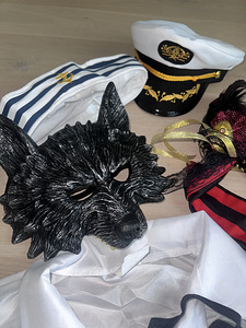 Erinevad maskid ja kostüümid Halloweeni ja teemapidude jaoks (1 foto / 10)