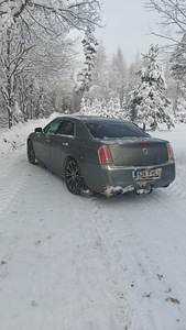 Lancia thema 2012 (8 фото из 9)