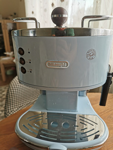 Кофеварка delonghi (2 фото из 3)