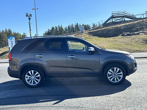 Kia Sorento (6 foto / 8)