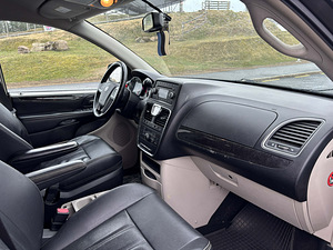 Lancia Voyager (5 фото из 6)