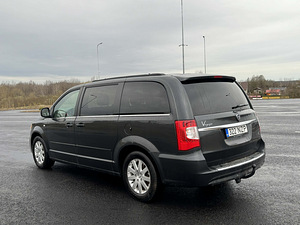 Lancia Voyager (4 фото из 6)