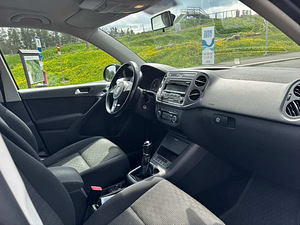 Volkswagen Tiguan (8 foto / 10)