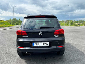 Volkswagen Tiguan (7 foto / 10)