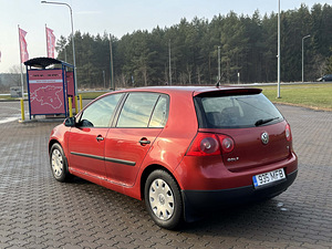 Volkswagen Golf (3 foto / 6)