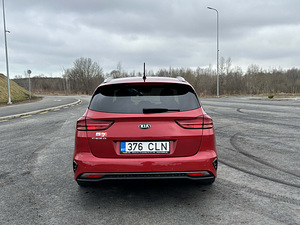 Kia Ceed (4 foto / 13)