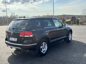 Volkswagen Touareg (4 foto / 6)
