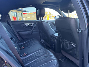 Infiniti FX30 (6 фото из 6)