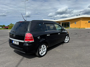 Opel Zafira (4 фото из 6)