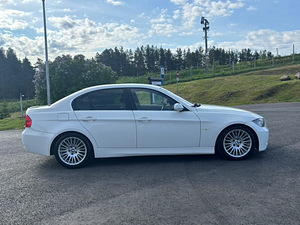 BMW 330 (6 фото из 8)
