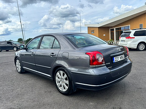 Toyota Avensis (4 фото из 6)