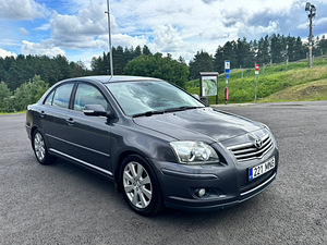 Toyota Avensis (2 фото из 6)