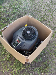 Новый! Двигатель Briggs & Stratton V-Twin 23.0HJ (7 фото из 7)