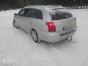 Toyota Avensis (2 foto / 4)