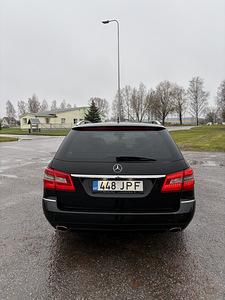 Mercedes E350 170kw (13 фото из 15)