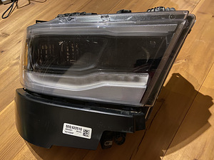 Dodge Ram 1500 full LED esituli defektiga 2019.a (9 foto / 9)