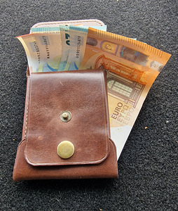 Кожаный кошелёк (6 фото из 8)
