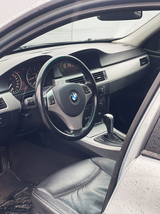BMW e90 320i автомат (8 фото из 12)