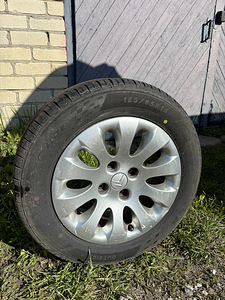 Продам летние шины 185/65 R 15 с дисками (2 фото из 3)