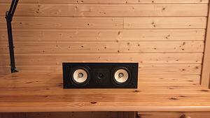 Центральная колонка JBL (1 фото из 3)