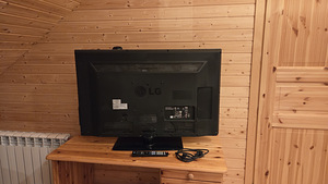 Teler LG 42" (106 cm) Full HD (3 foto / 4)