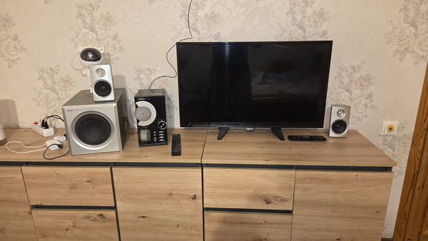 Компактный 2.1 музыкальный центр Grundig