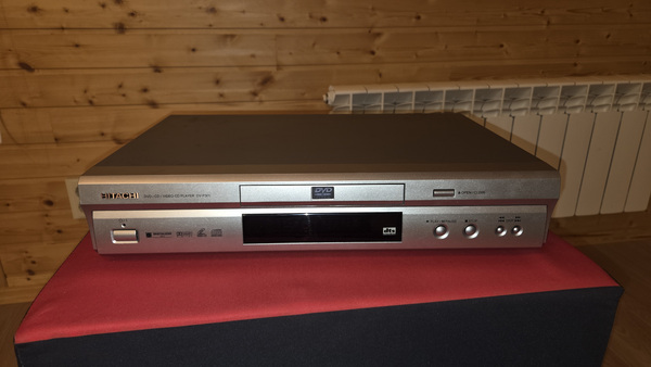 CD-mängija Hitachi