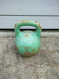 Kettlebell 16kg (1 foto / 2)