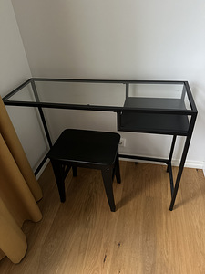 Laua ja tabureti komplekt (1 foto / 1)