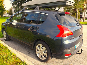 Минивэн Peugeot 3008 эко (8 фото из 9)