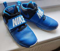 Кроссовки Nike 39