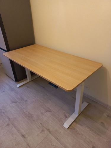 Kirjutuslaud reguleeritava kõrgusega Desktronic
