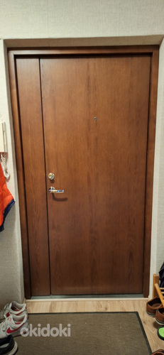 Продается квартирная дверь с дубовым шпоном и открывающимся удлинителем (фото #2)