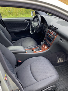 Mercedes-Benz C220 105kw (9 foto / 11)