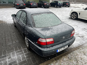 Opel Omega Manuaal 2.2 106kw 2000a (2 foto / 4)
