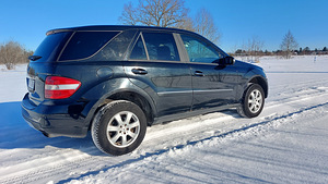 Mercedes-Benz ML350 200kw (6 foto / 9)