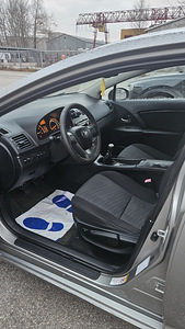 Toyota Avensis (5 foto / 5)