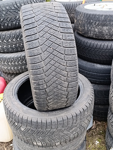 Шины Pirelli Ice Zero 235/45R18 (1 фото из 5)