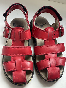 Dr. Martens nahast sandaalid, s 31 (2 foto / 3)