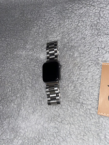 Apple watch SE 40mm gray (1 foto / 5)