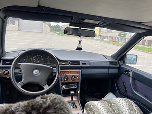 Мерседес 250д (3 фото из 4)