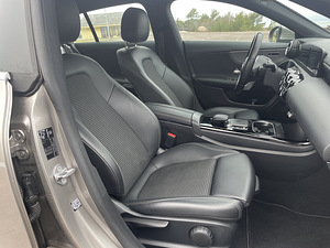 Mercedes-Benz CLA200 Shooting Brake (8 foto / 9)