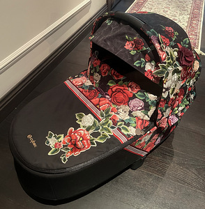 Кокон cybex Priam Lux Spring Blossom (3 фото из 4)