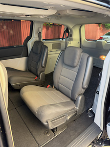 CHRYSLER GRAND VOYAGER (12 foto / 15)