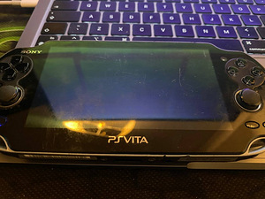 PS Vita (1 foto / 6)