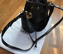 Новая, сумка с логотипами Fendi